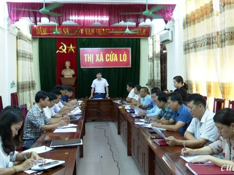 Cửa Lò họp triển khai dự án thay thế hệ thống cột điện bị hư hỏng, xuống cấp