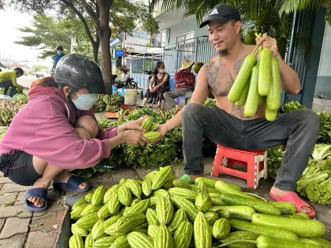 "Ông chủ sạp rau” hot nhất MXH ngày ấy giờ ra sao?