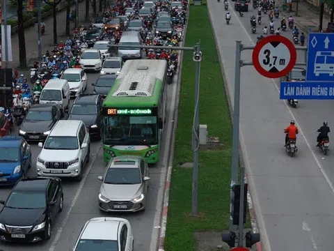 Hà Nội thay xe buýt xăng bằng xe điện, số phận buýt BRT?