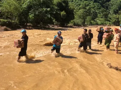 Mưa lũ kinh hoàng khiến một huyện miền núi ở Nghệ An thiệt hại cả 100 tỷ đồng