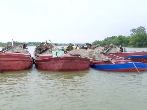 Hà Tĩnh: Để khoáng sản bị khai thác tràn lan, cần làm rõ hành vi "bảo kê", dung túng