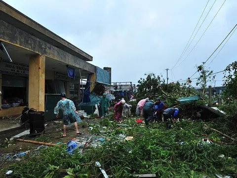 Bão số 4 đổ bộ đất liền: Những thiệt hại ban đầu