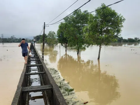 Hưng Nguyên: Xã Châu Nhân các xóm ngoài đê bị cô lập, 47 hộ nước vào nhà