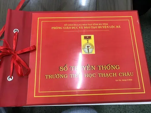 Chiêu trò làm "sổ vàng truyền thống" miễn phí cho các trường học ở Hà Tĩnh