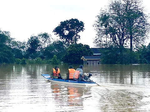 Nghệ An: Tính đến 12h ngày 30/9, mưa lũ đã làm 6 người chết, 1 người mất tích, hơn 13.000 nhà bị ngập