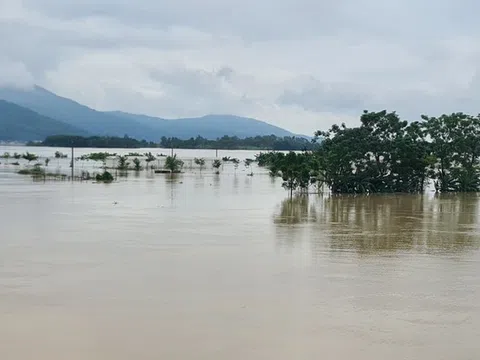 Hưng Nguyên: Người dân sống ngoài đê Tả Lam vẫn đang bị cô lập