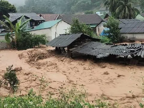 Nghệ An: Lũ quét kinh hoàng lúc rạng sáng cuốn trôi cháu bé 4 tháng tuổi