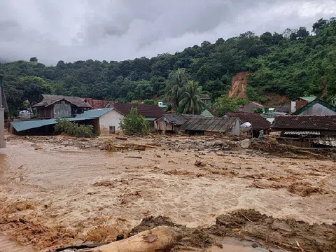 Nghệ An: Lũ quét kinh hoàng huyện miền núi Kỳ Sơn làm 1 người chết, 15 ngôi nhà và nhiều tài sản bị cuốn trôi