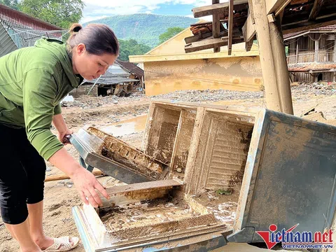 Nghệ An: Trưởng phòng Giáo dục kêu gọi "bớt chút chi tiêu" giúp giáo viên sập nhà