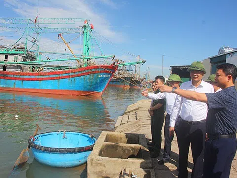 Phó Bí thư Tỉnh ủy, Phó Chủ tịch UBND tỉnh Hoàng Nghĩa Hiếu kiểm tra việc chống khai thác IUU tại một số cảng cá