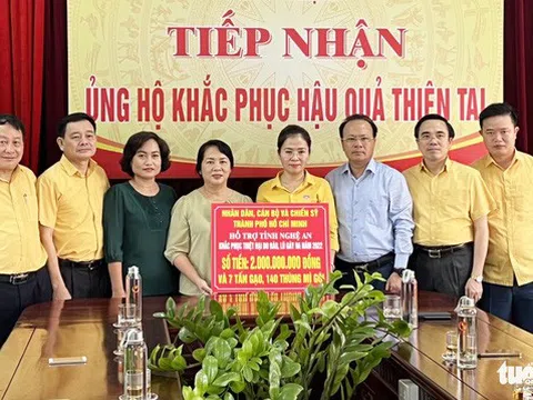 TP.HCM trao 2 tỉ đồng hỗ trợ bà con Nghệ An thiệt hại do mưa lũ