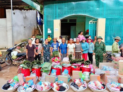 Nhiều đoàn thiện nguyện về Nghệ An sau lũ, lo "cứu trợ không đồng đều"