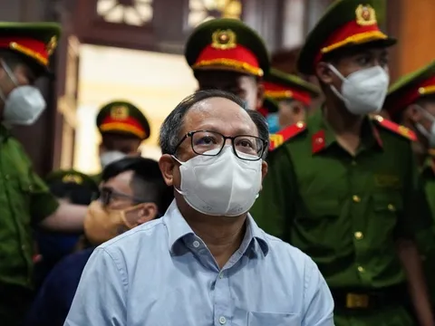 Ông Tất Thành Cang hầu tòa