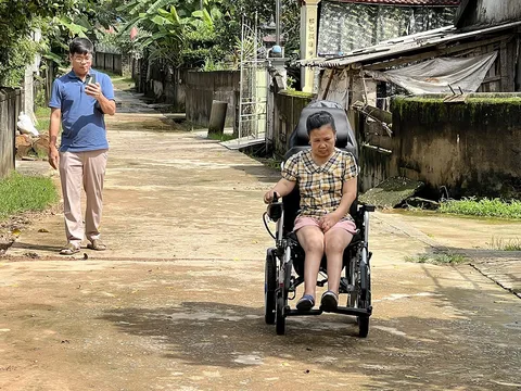 Nghệ An: Ước mơ thành hiện thực của người phụ nữ tật nguyền mê hội hoạ