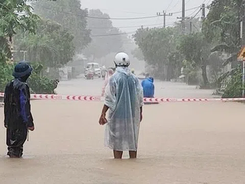 Mưa lớn gây lụt miền Trung, Thủ tướng yêu cầu chủ động sơ tán dân ra khỏi các khu vực nguy hiểm