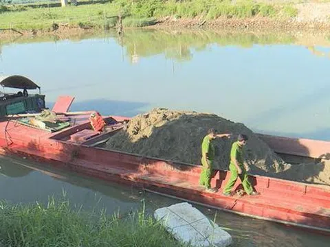 Nghệ An: Phạt 300 triệu đồng một doanh nghiệp khai thác cát vượt công suất