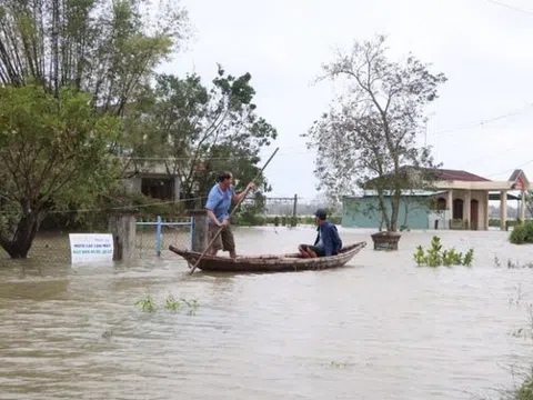 Tập trung khắc phục hậu quả, chủ động ứng phó với áp thấp nhiệt đới, mưa lũ tại miền Trung