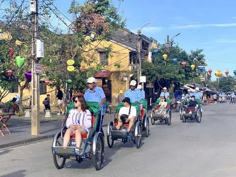 Người Hội An chung tay bảo vệ di sản trong mùa mưa bão