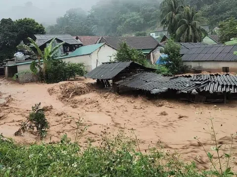 Chủ tịch UBND tỉnh tặng Bằng khen cho 13 cá nhân dũng cảm cứu người và tài sản trong đợt lũ quét, lũ ống tại huyện Kỳ Sơn