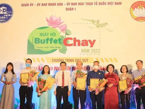 Gần 2.000 người dự tiệc buffet chay gây quỹ vì người nghèo