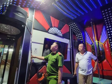 Hàng loạt cơ sở karaoke, massage bị đình chỉ hoạt động