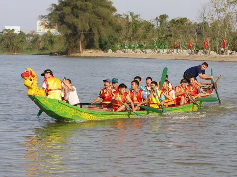 Hưng Nguyên: Hấp dẫn màn đua thuyền trên sông Mộc tại Lễ hội Đền ông Hoàng Mười