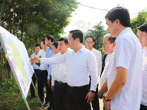 Chủ tịch UBND tỉnh Nguyễn Đức Trung kiểm tra và thăm một số dự án, mô hình sản xuất tại huyện Con Cuông