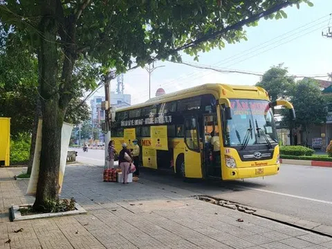 Hà Tĩnh: “Xe dù, bến cóc” hoạt động công khai