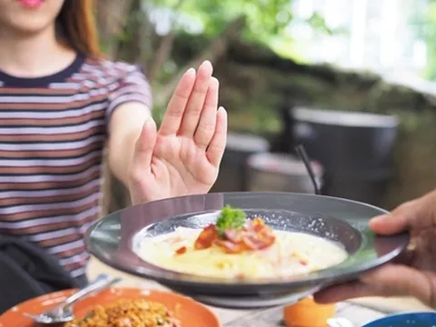 3 tác hại đáng sợ khi nhịn ăn tối để giảm cân