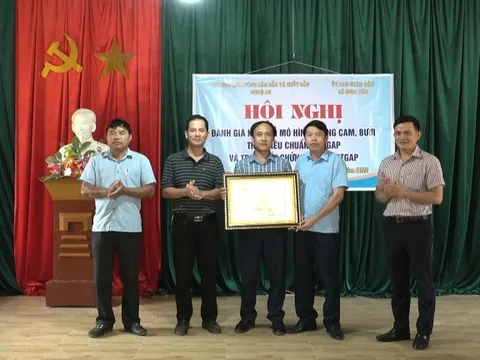 Nghi Văn hội thảo và trao giấy chứng nhận VietGAP mô hình sản xuất cam, bưởi của HTX dịch vụ NN tổng hợp Nghi Văn