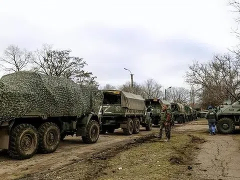 Nga triệt thoái về hữu ngạn sông Dnepr, sẵn sàng đấu pháo với Ukraine