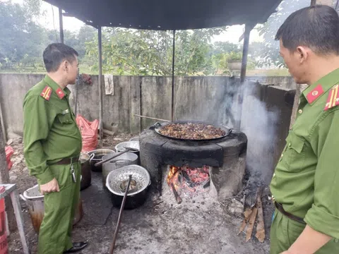 Hà Tĩnh: Phát hiện một cơ sở chế biến hơn 950kg mỡ động vật không rõ nguồn gốc tại huyện Can Lộc