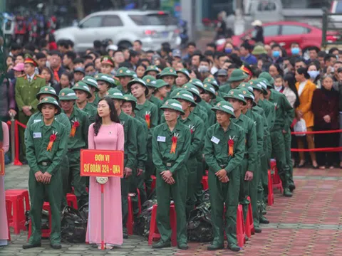 Hơn 1.000 thanh niên Hà Tĩnh lên đường nhập ngũ