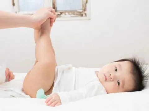 Cách chữa táo bón cho trẻ sơ sinh từ mật ong cực hiệu quả