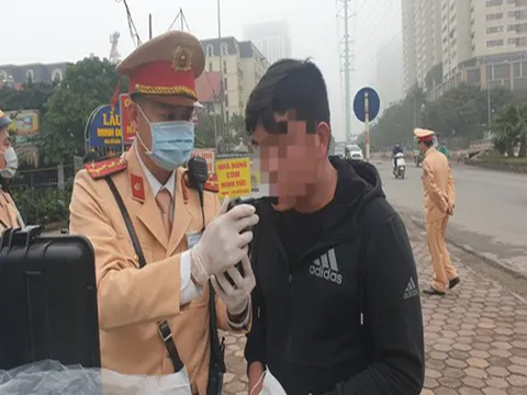 Vừa rời quán bia, lái xe "nhận" ngay biên bản phạt 7 triệu đồng