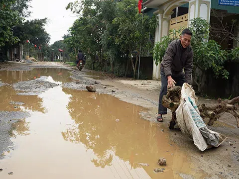 Hà Tĩnh: Đường "nát như tương" ở huyện nông thôn mới