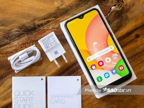 Mở hộp Galaxy A01: Thiết kế liền mạch, hiệu năng vừa đủ với Snapdragon 439