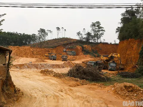 Nghệ An: Huyện "vượt mặt" tỉnh, cho doanh nghiệp khai thác đất đem bán