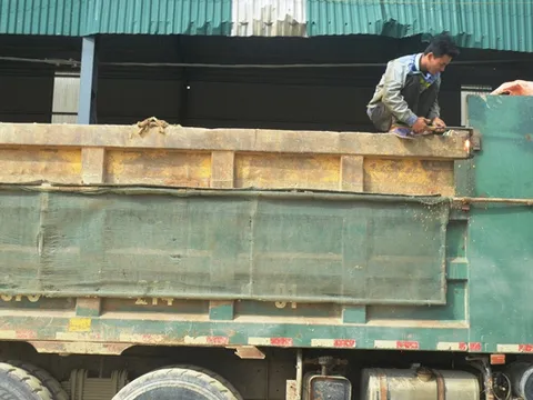 Thêm loạt xe tải cơi thùng ở Nghệ An bị đưa về xưởng buộc cắt