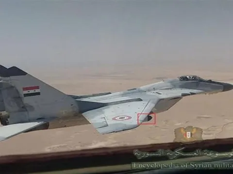 F-16 Thổ vội rút lui khi bị MiG-29 Syria truy đuổi
