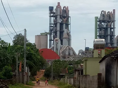 Sống cạnh Nhà máy xi măng Sông Lam: Mòn mỏi chờ tái định cư