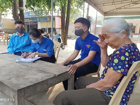 Nghệ An: Đoàn viên thanh niên gõ cửa từng nhà tuyên truyền khai báo y tế