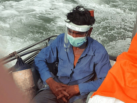 Bị kẹt ở Маlaysia vì dịch Covid-19 người đàn ông Thái bơi qua biển về nhà