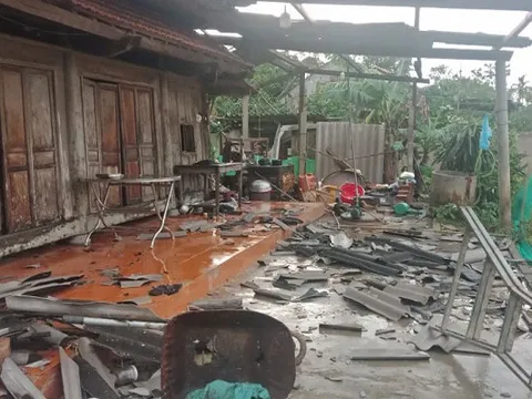 Hà Tĩnh: Lốc xoáy kèm mưa lớn, hơn 140 nhà dân bị hư hỏng nặng