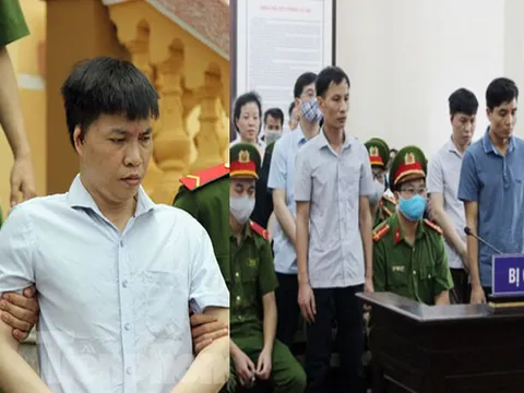 Cán bộ nâng điểm ở Hòa Bình: "Sếp dặn nhận tội, đời sống vợ con bên ngoài các anh lo"