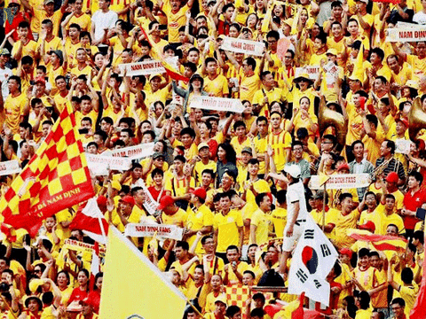 Nam Định “nín thở” chờ số phận của cầu thủ thứ 12 ở trận đấu với HAGL