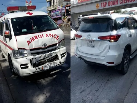 Nghệ An: Xe cứu thương vượt đèn đỏ đâm văng xe 7 chỗ, 2 người nhập viện