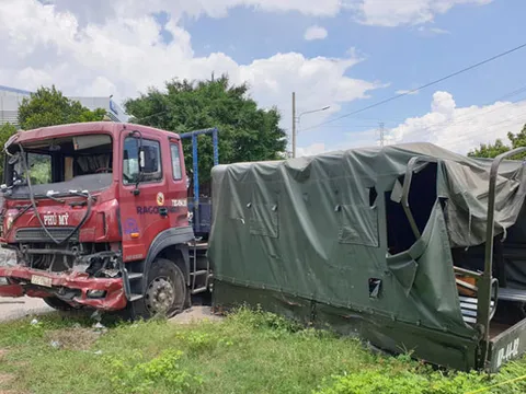 Tai nạn giao thông giữa xe đầu kéo và xe quân sự, 1 quân nhân tử vong