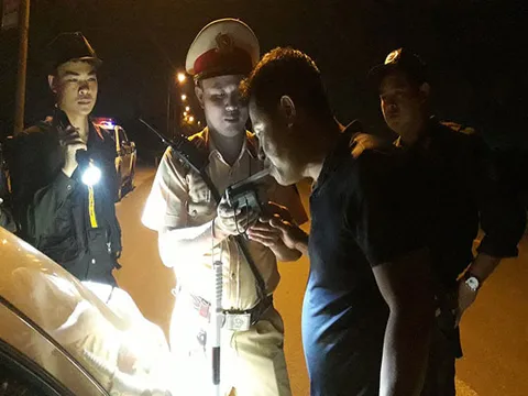 Uống 2 lon bia, người đàn ông xứ Nghệ "trả" 7 triệu đồng