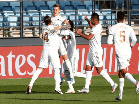 Real Madrid rút ngắn khoảng cách với Barca bằng trận thắng trước Eibar